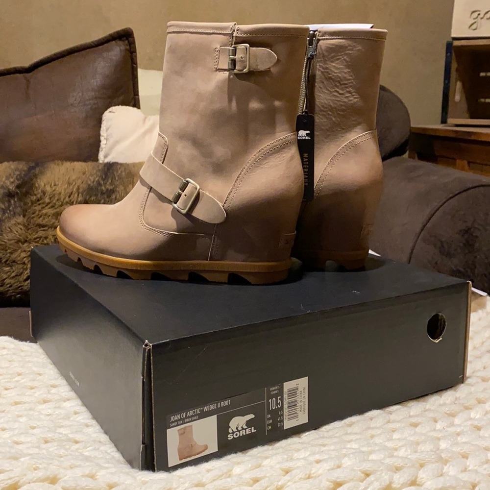 NEW Tan Sorel Boots